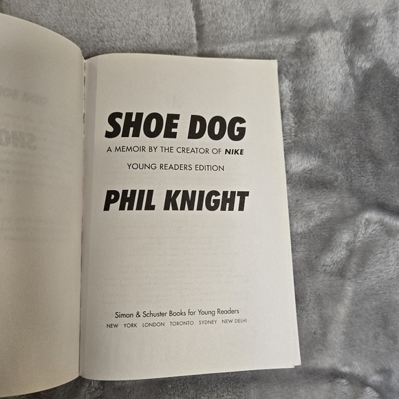 Shoe Dog: A Memoir by the Creator of Nike -- Phil Knight - Picture 6 of 12